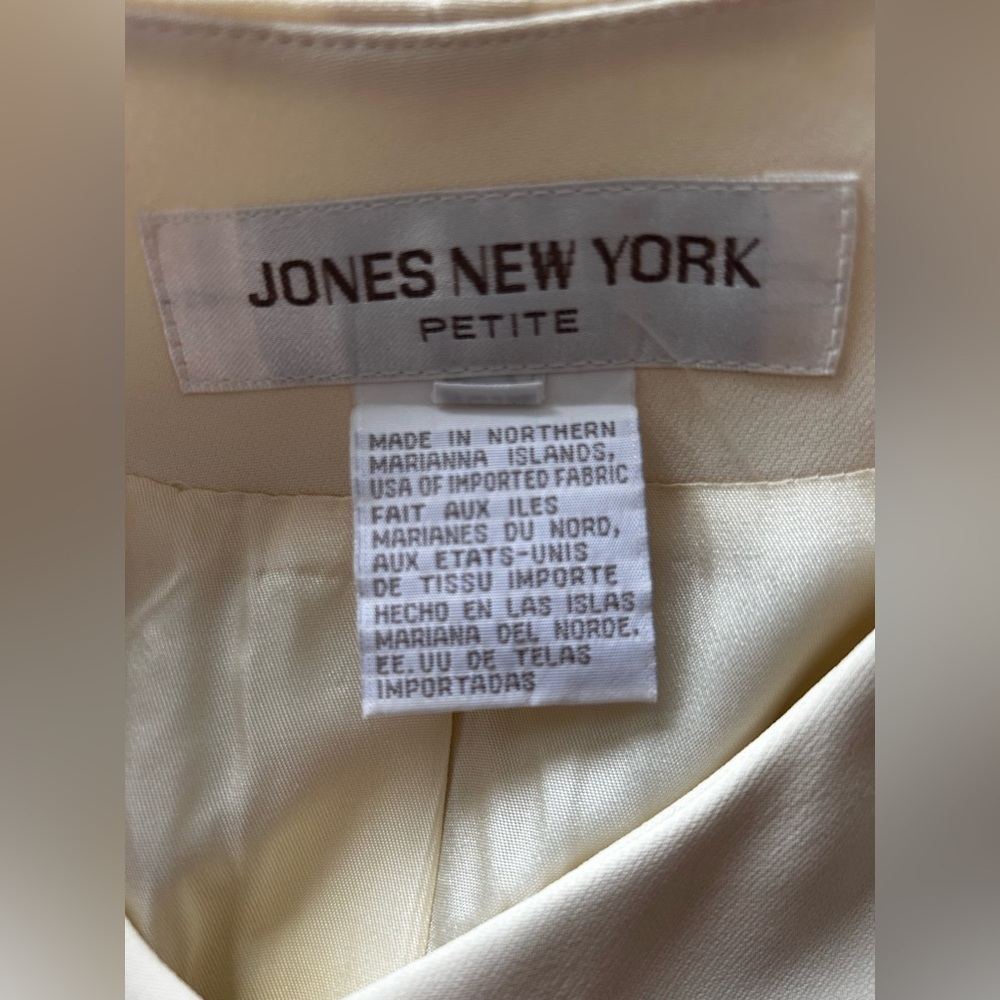 Jones New York petite two piece suit set size 14p preloved color light cream - Picture 8 of 11